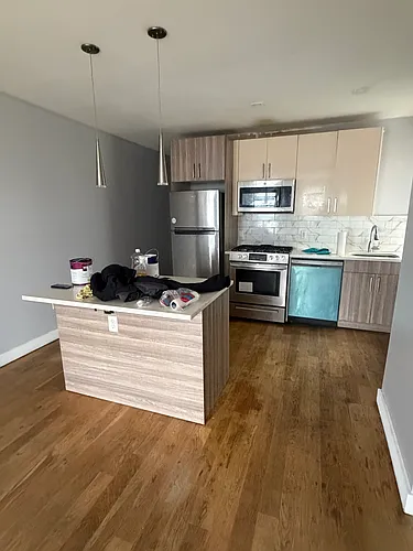84 Romaine Ave Photo 1