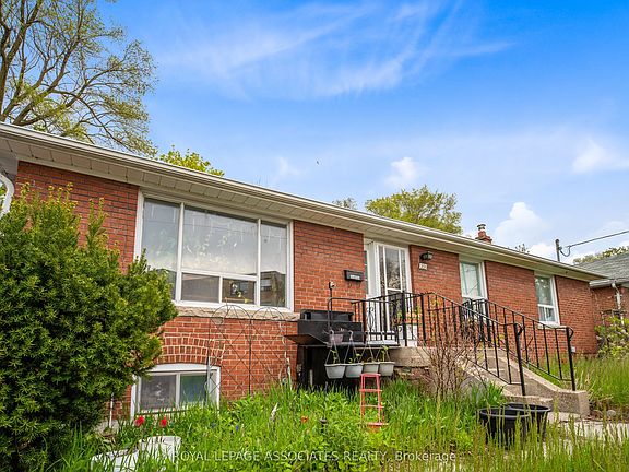 3rd image of 256 Ferris Rd