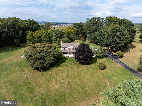 5th image of 525 Appian Way