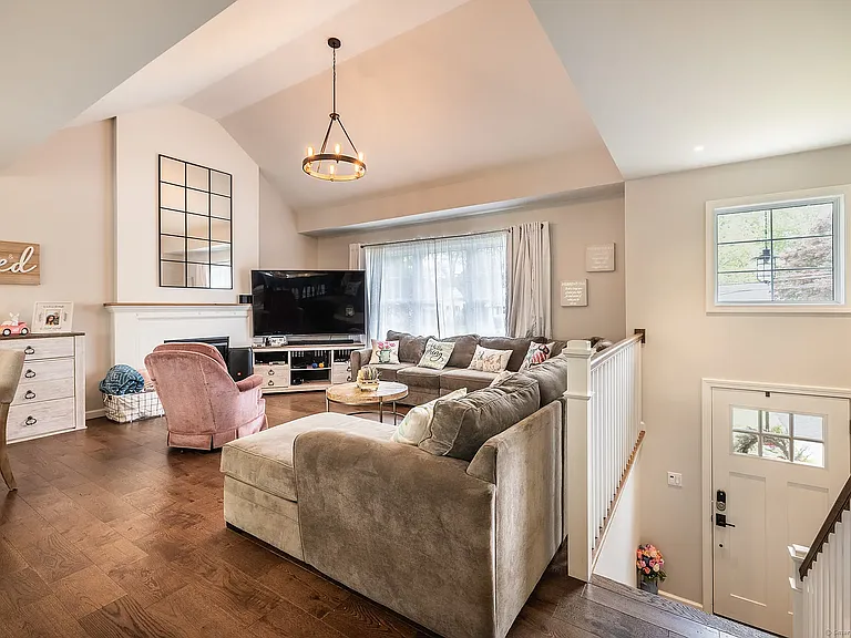20 Jeffrey Ln — Photo 3