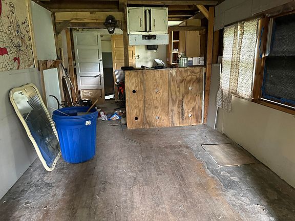 3rd image of 14150 27 Mile Rd