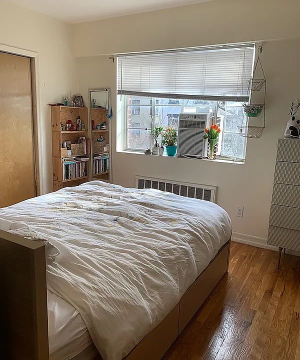 2nd image of 54 Livingston St #9A