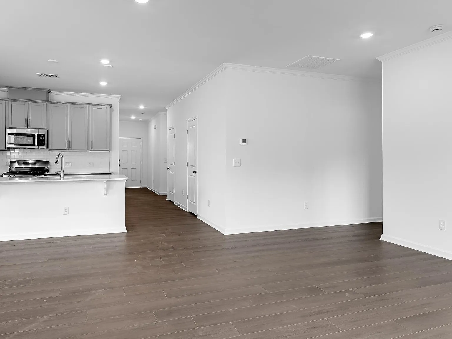 3 bed, 1750 sqft, $1,895 — Photo 2