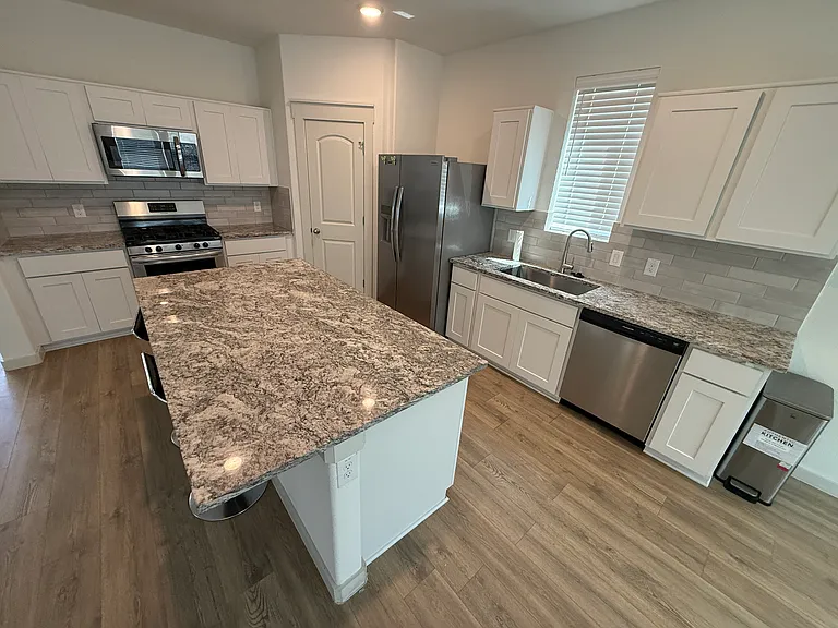 1106 Arborwood Dr — Photo 6
