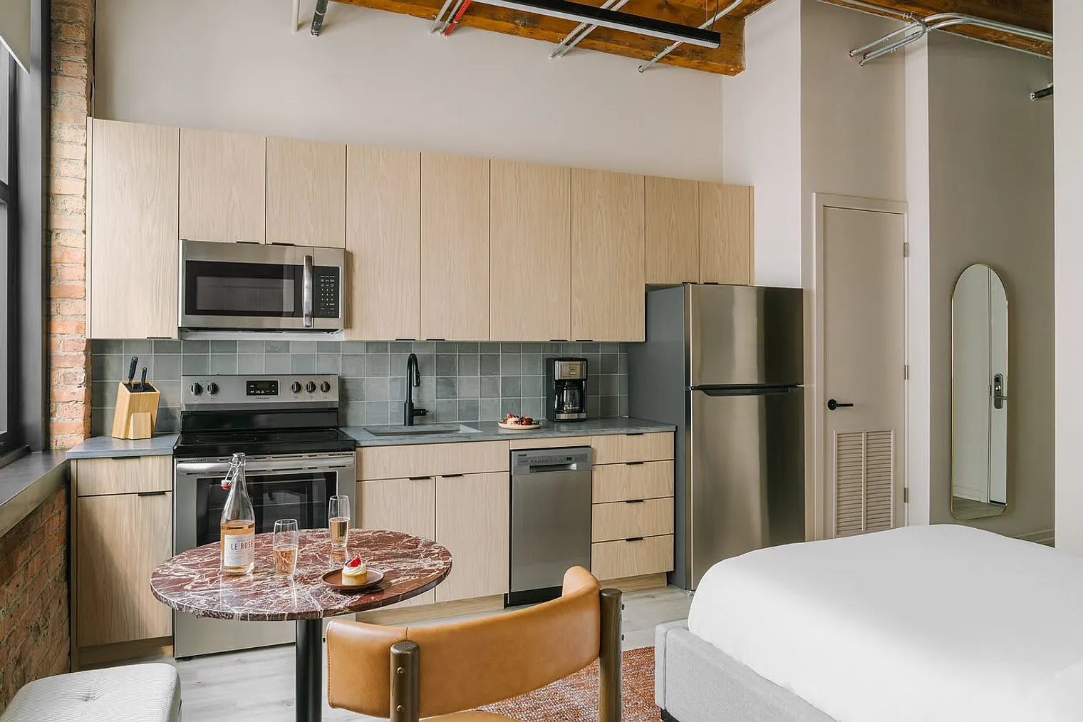 Studio, 1.0 bath, 365 sqft, $5,202 — Photo 4