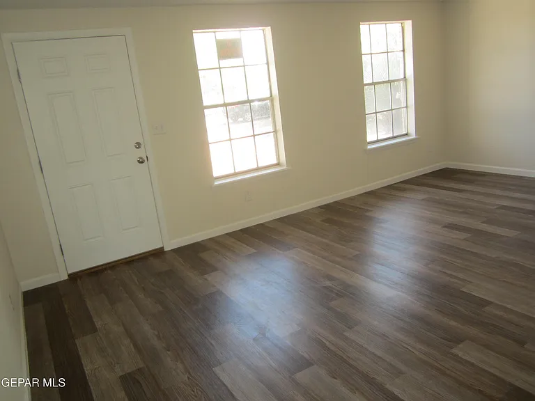 305 Corvena Way — Photo 9