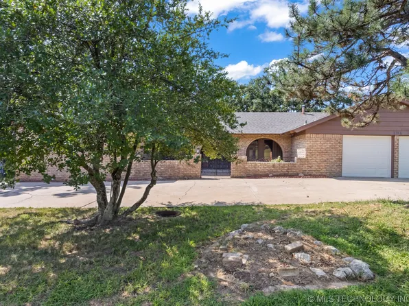 104 E 13th St, Sand Springs, OK 74063