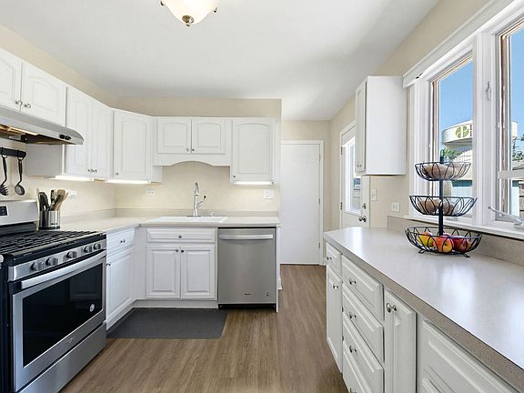 5th image of 626 Debra Dr