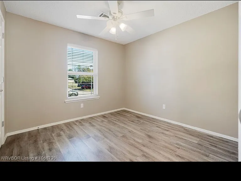 2406 Linda Ct — Photo 12
