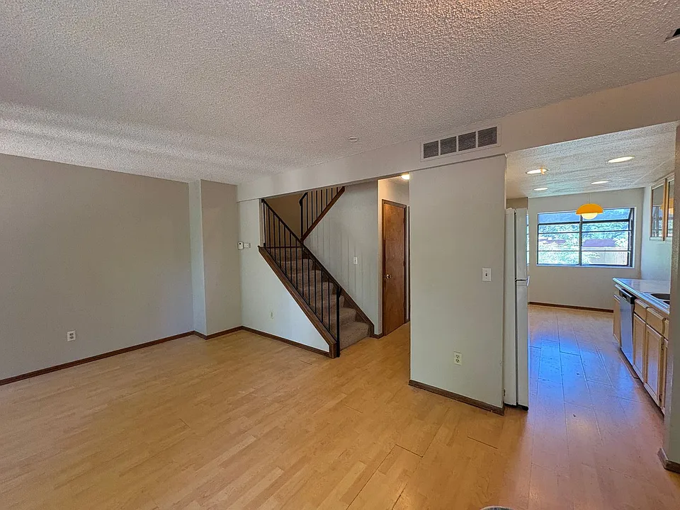 2643 Grapewood Ln