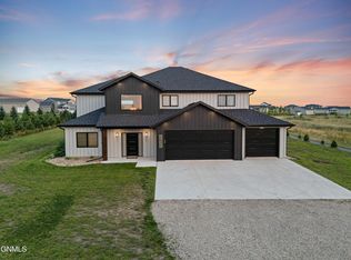6635 Shoal Dr, Bismarck, ND 58503
