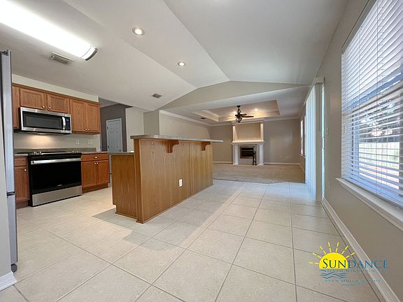 4th image of 213B Oak St SE