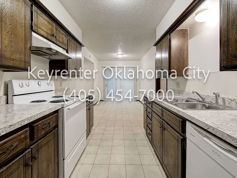 920 SW 97th St Duplex — Photo 12