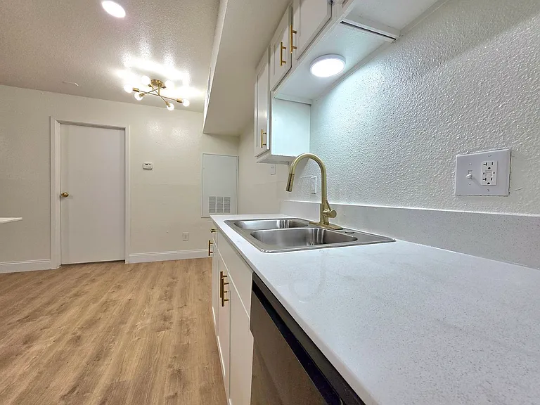 534 Hunt Ln — Photo 12