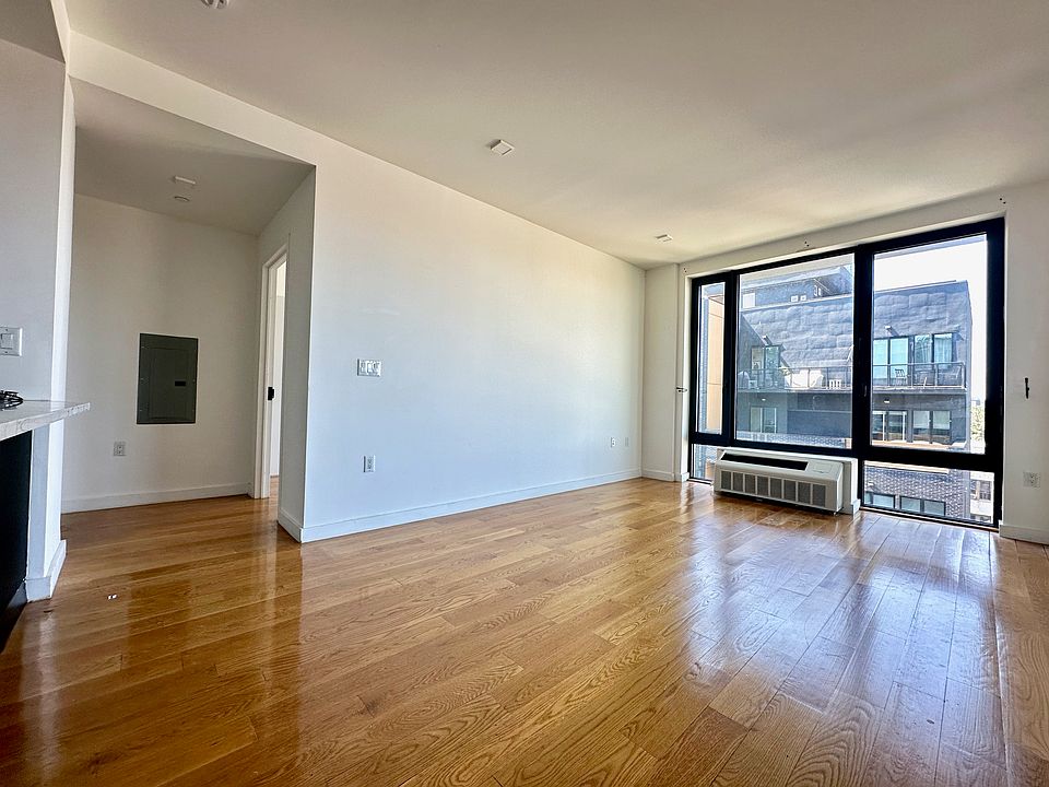 1st image of 25 E 19th St #77