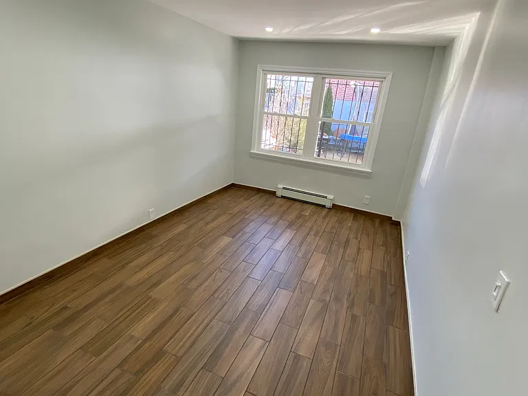1240 Waring Ave #1 — Photo 7