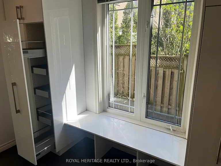 16 William Poole Way #16 — Photo 9