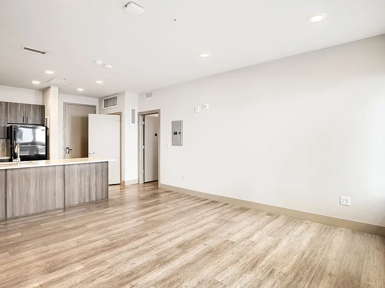 4923 King St — Photo 37