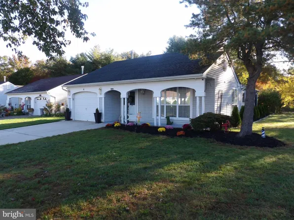 4 Buxton Ct, Southampton, NJ 08088
