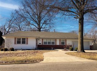 714 SE Douglas St, Lees Summit, MO 64063