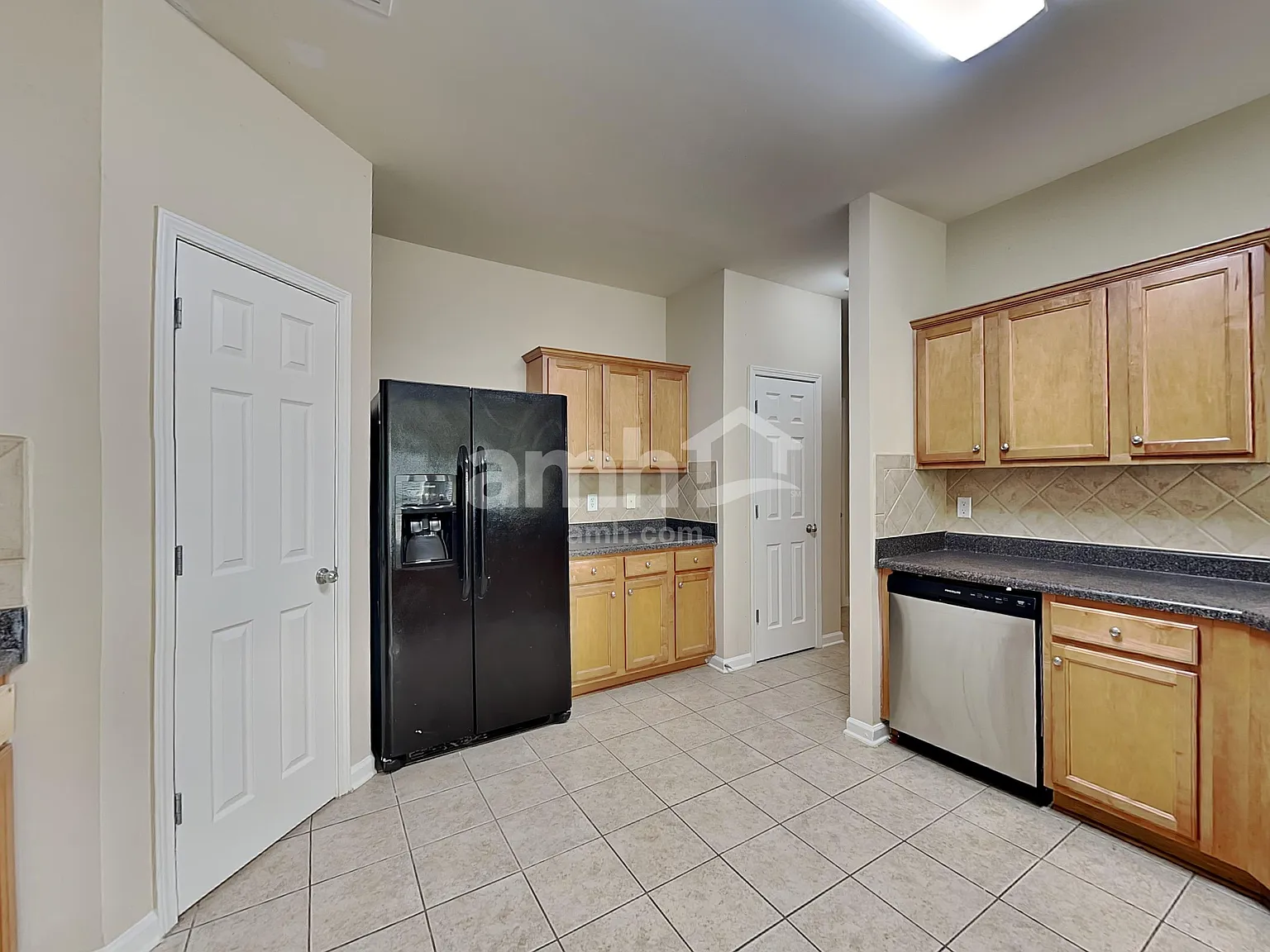 4 bed, 2.5 bath, 2300 sqft, $2,420 — Photo 3