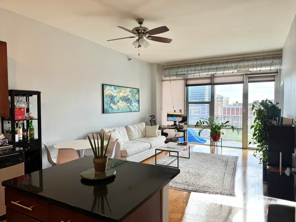 901 W Madison St, Chicago, IL