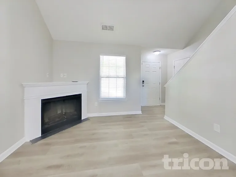225 Lossie Ln — Photo 2