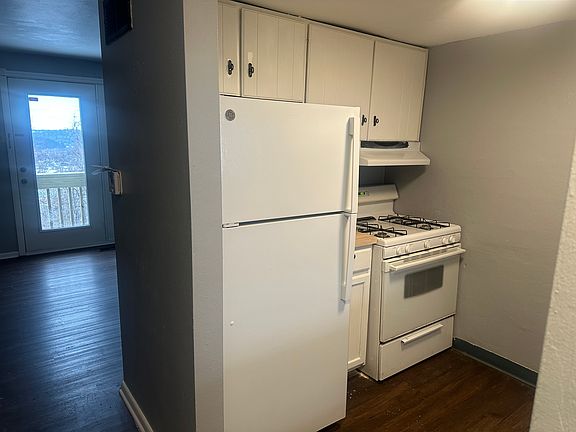5th image of 329 Dersam St