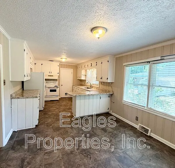 500 N Audubon Ave — Photo 4