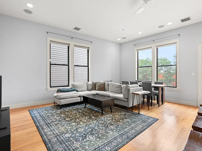 171 W 4th St #4 — Photo 3