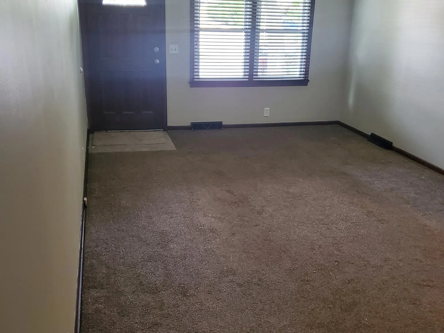 4 bed, 1962 sqft, $1,975 — Photo 4