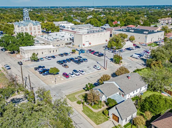 101 E Bluff St, Granbury, TX 76048