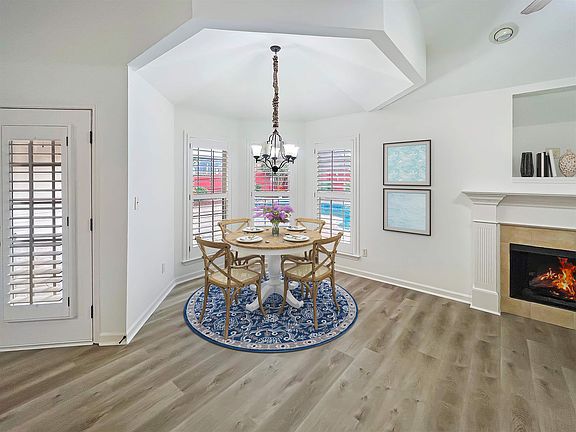 4th image of 385 Lewis Fairway Cir