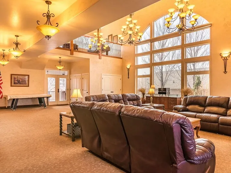 236 S Aileen Way — Photo 3