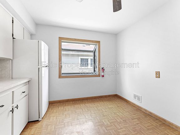 4th image of 2119 Moran Ave