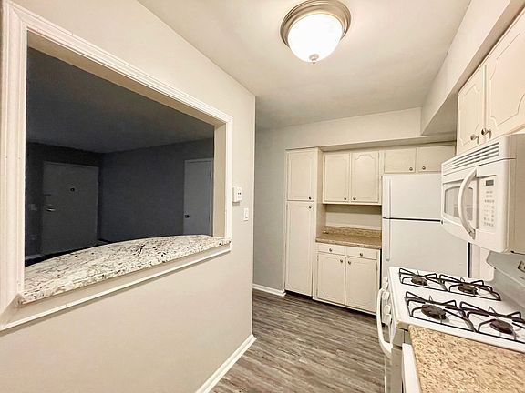 5th image of 511-515 Knapp Woodridge NE #508-512-25