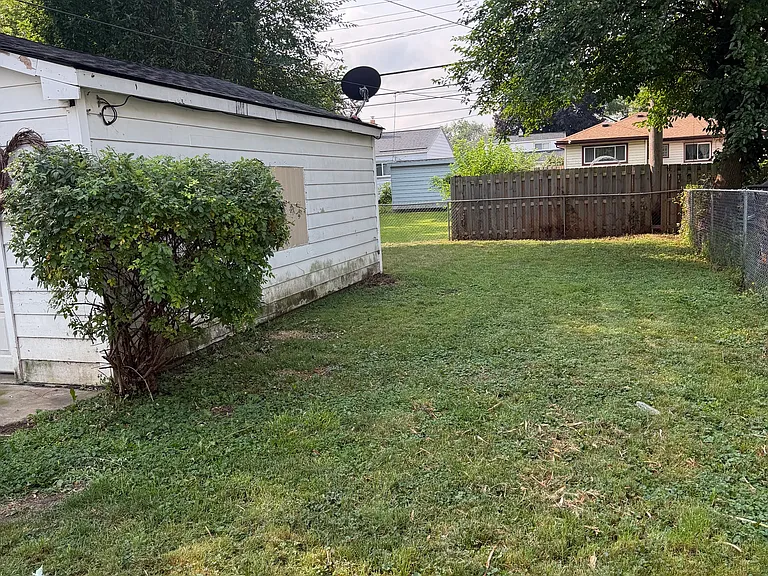28537 Barton St — Photo 19
