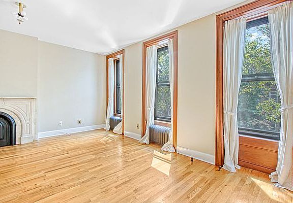5th image of 569 Carlton Ave #3