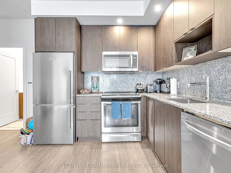 225 Village Green Sq #Penthouse 08 — Photo 8