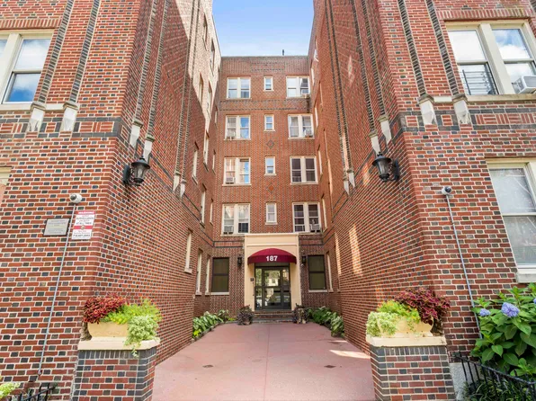 187 Pinehurst Avenue