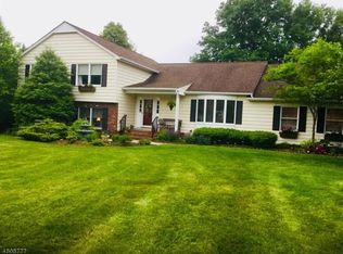 410 Clover Ct, Neshanic Station, NJ