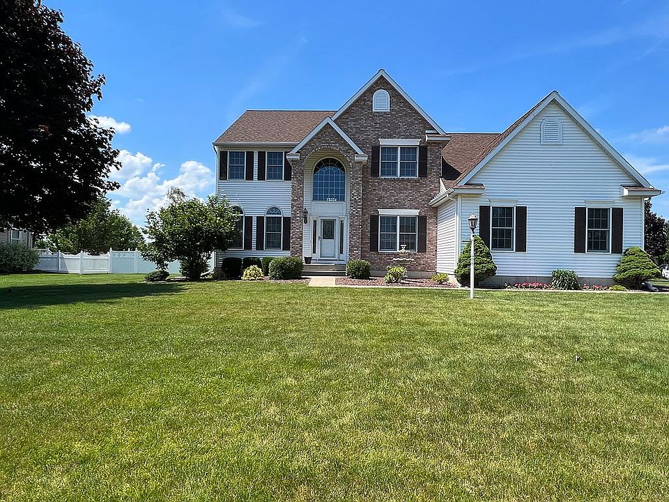 1st image of 48 Maria Dr