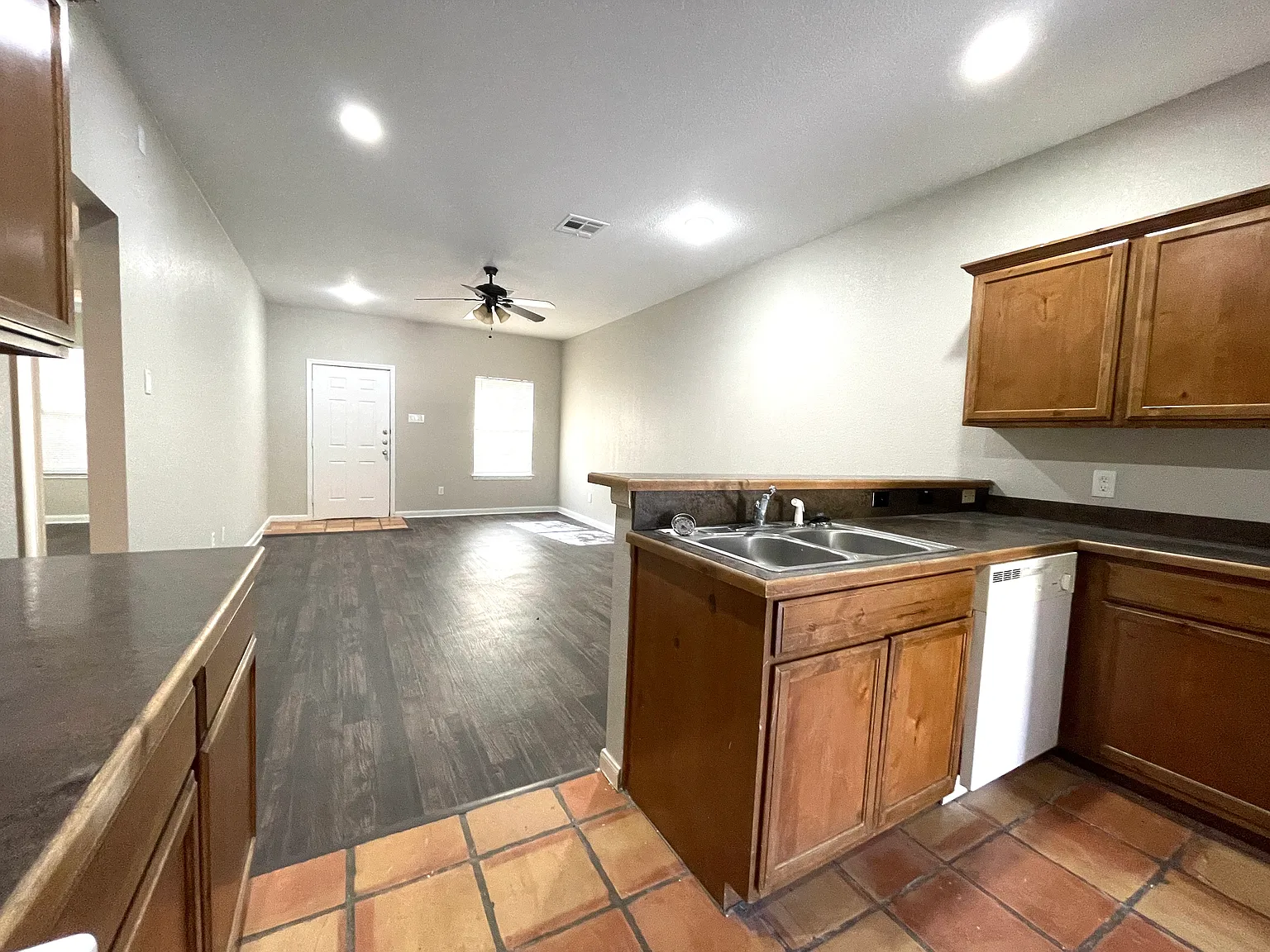 2 bed, $1,200 — Photo 4