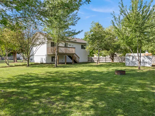 1395 Honeysuckle Ln SE, Cambridge, MN 55008