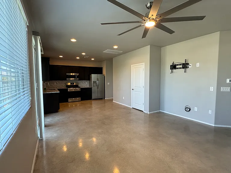2803 N Fair Oaks Ave — Photo 14
