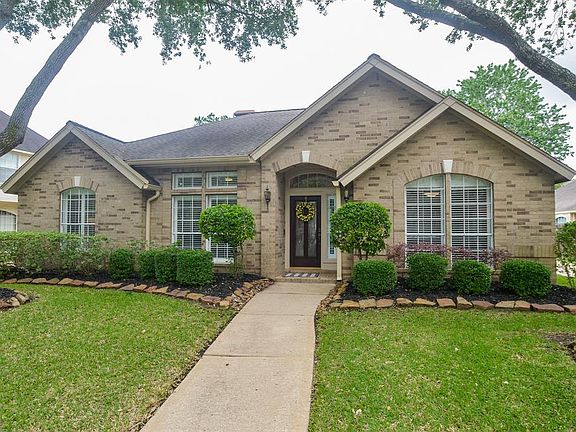 2nd image of 906 Lakespur Dr