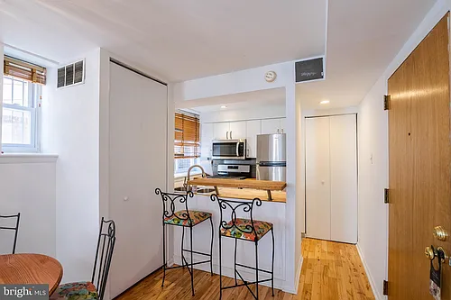 1137 Pine St #103 Photo 1
