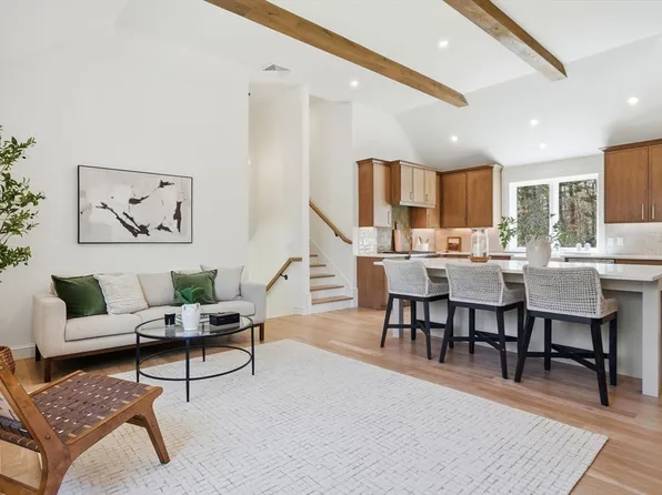 26 Old Pottery Ln, Norwell, MA 02061
