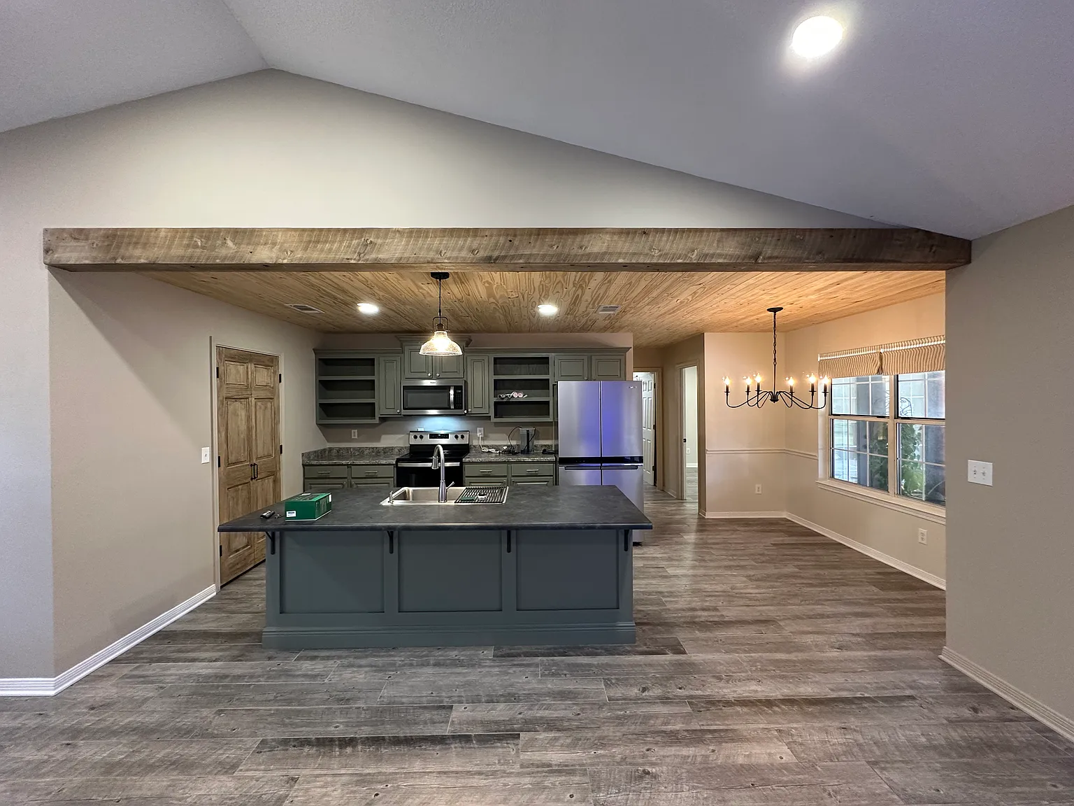 2 bed, 1367 sqft, $1,800 — Photo 4