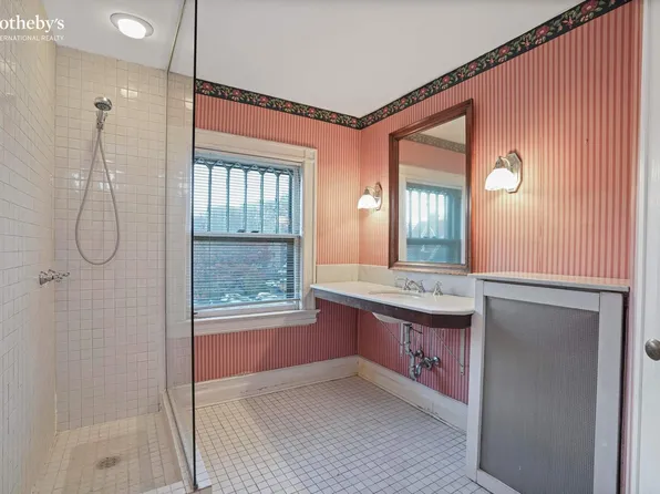 561 East 17th Street image 15 of 20